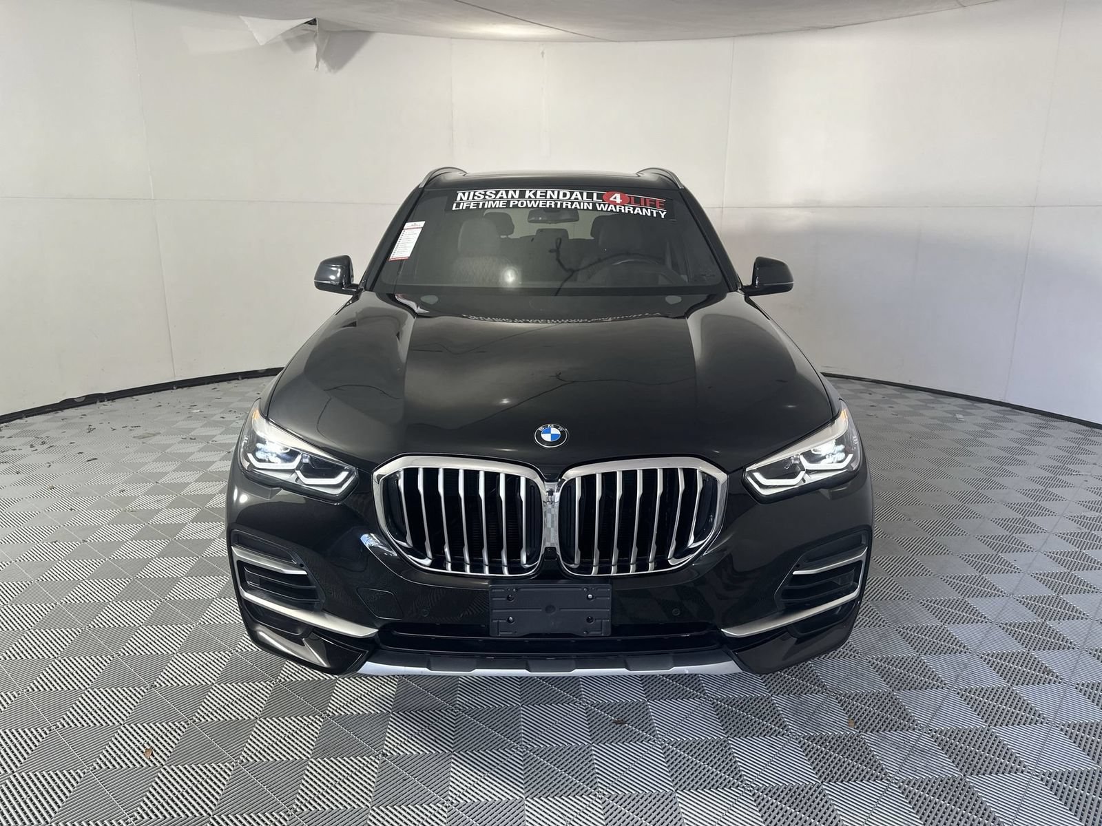 Used 2022 BMW X5 xDrive40i w/ Premium Package AWD/4WD image 3
