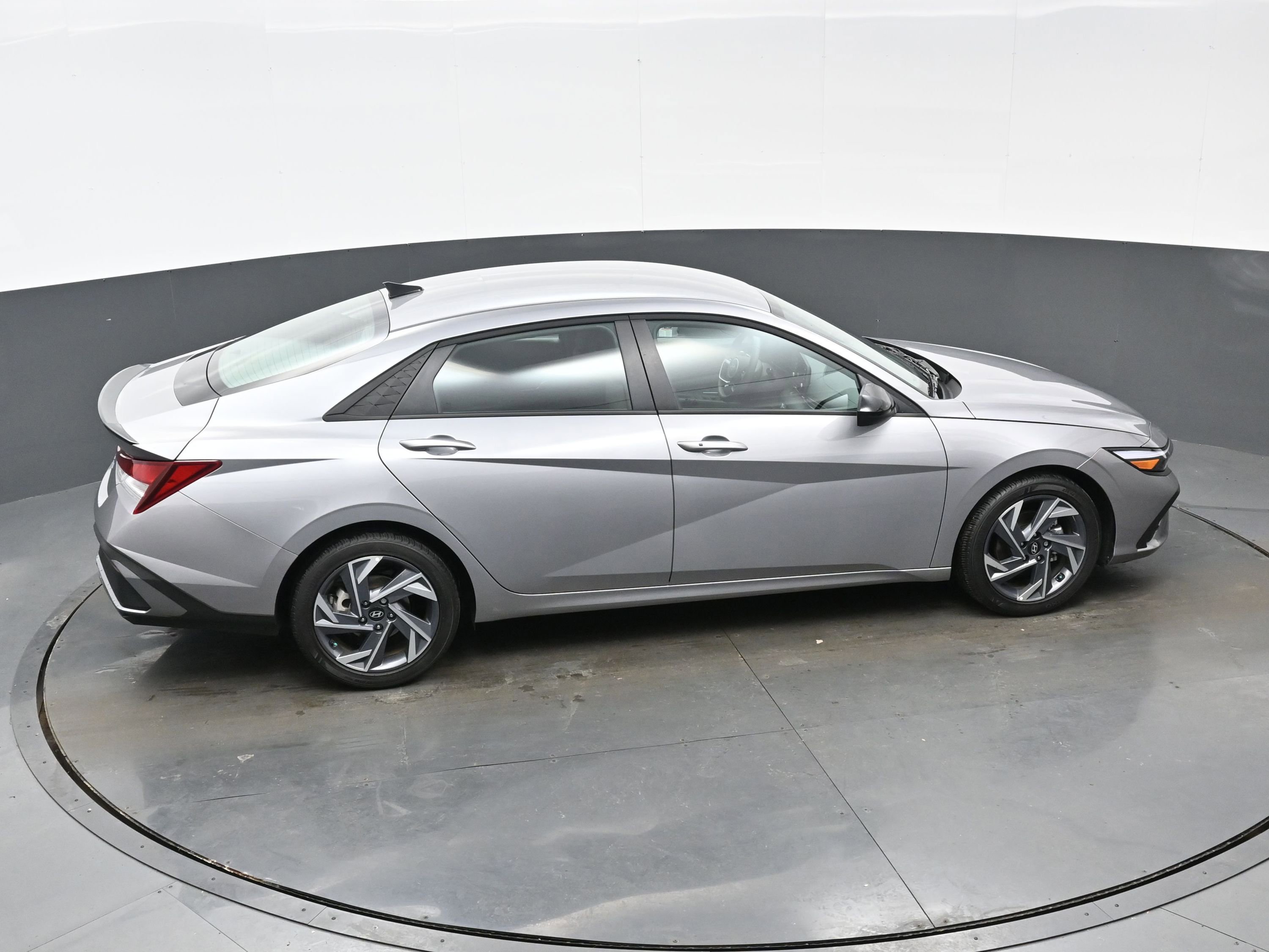 Certified 2025 Hyundai Elantra Sport image 37