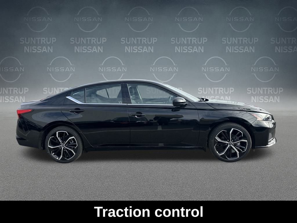 Used 2025 Nissan Altima 2.5 SR FWD image 9