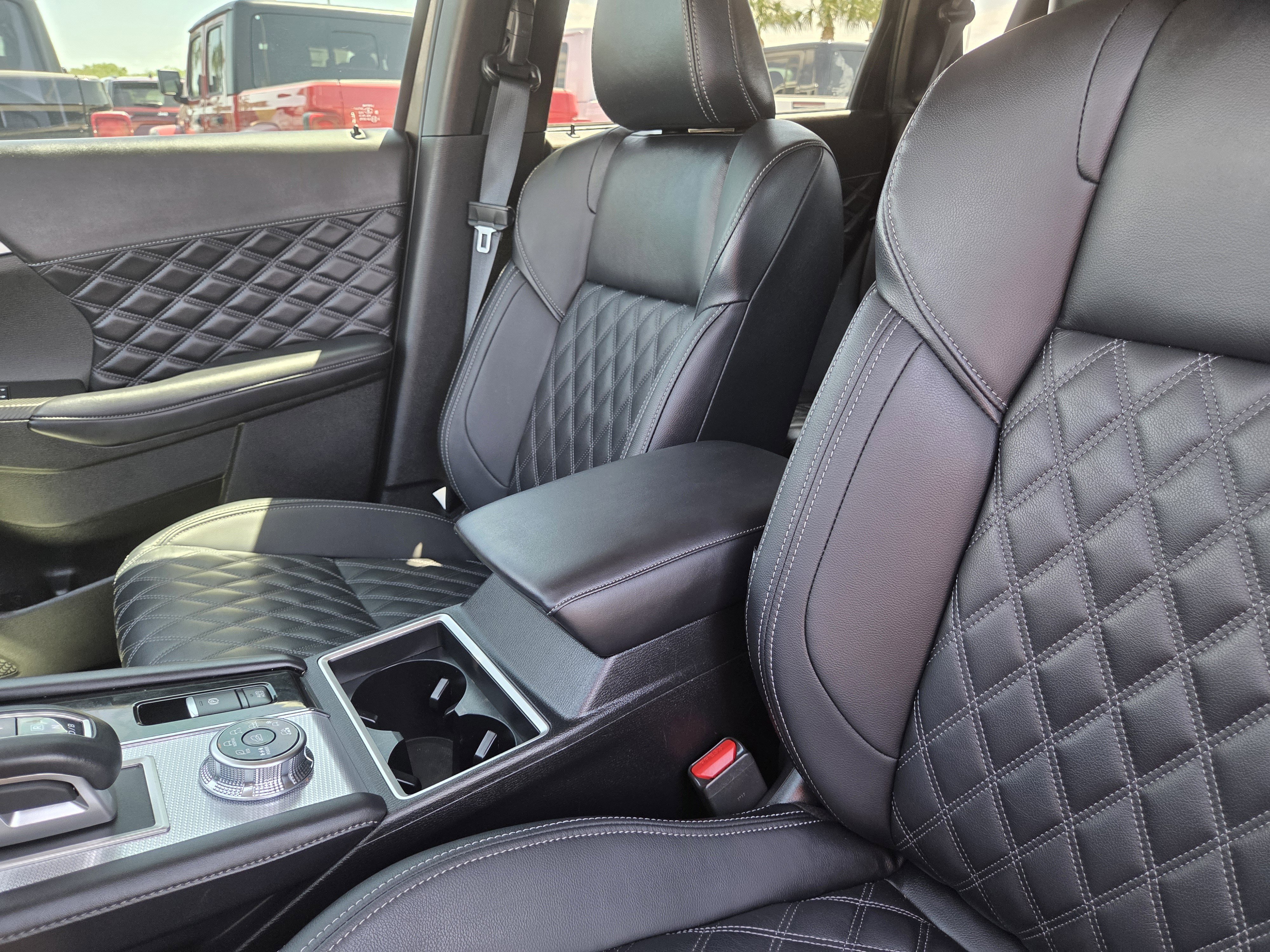 Used 2024 Mitsubishi Outlander SEL Black Edition image 29