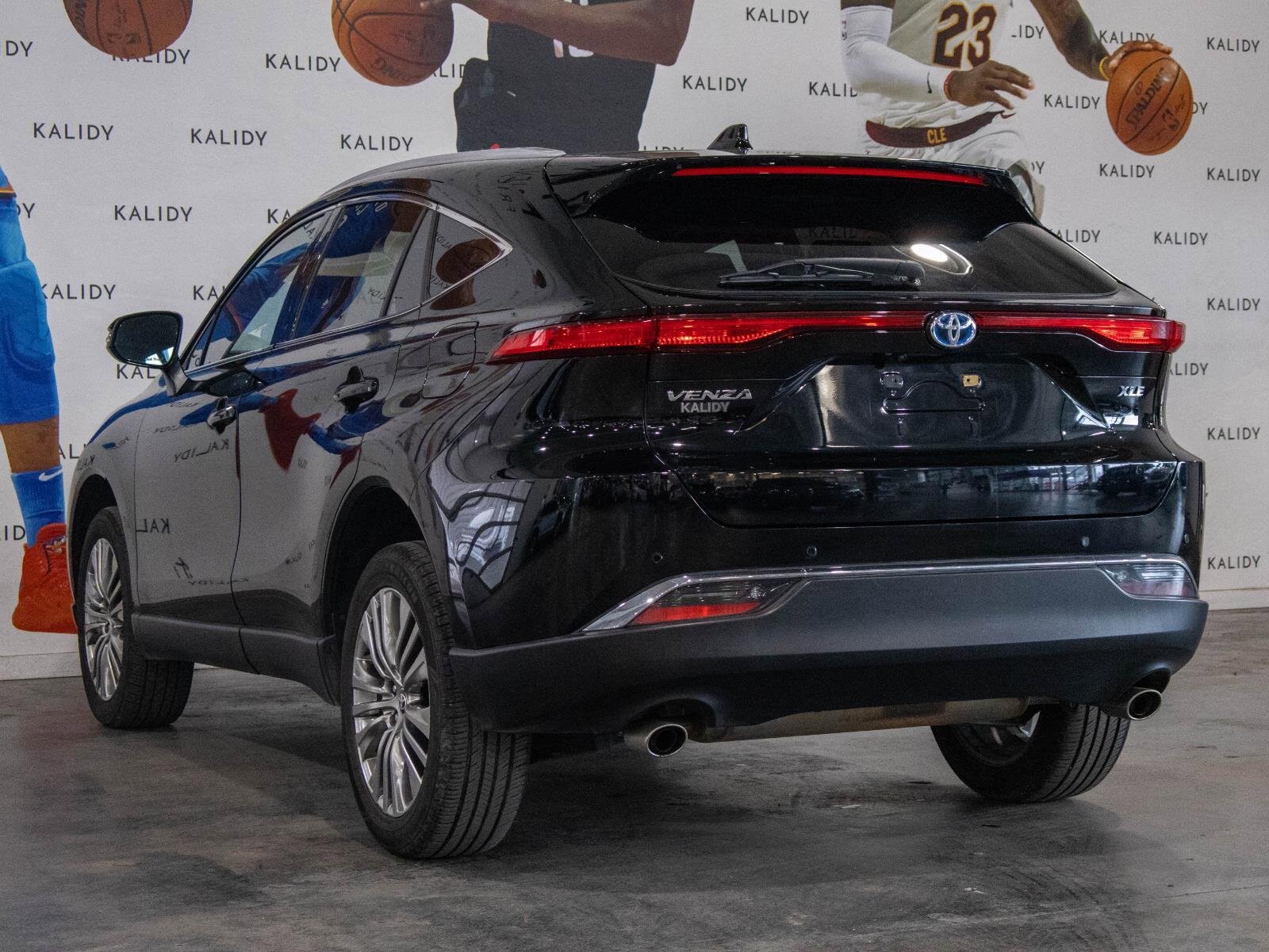 Used 2023 Toyota Venza XLE image 21