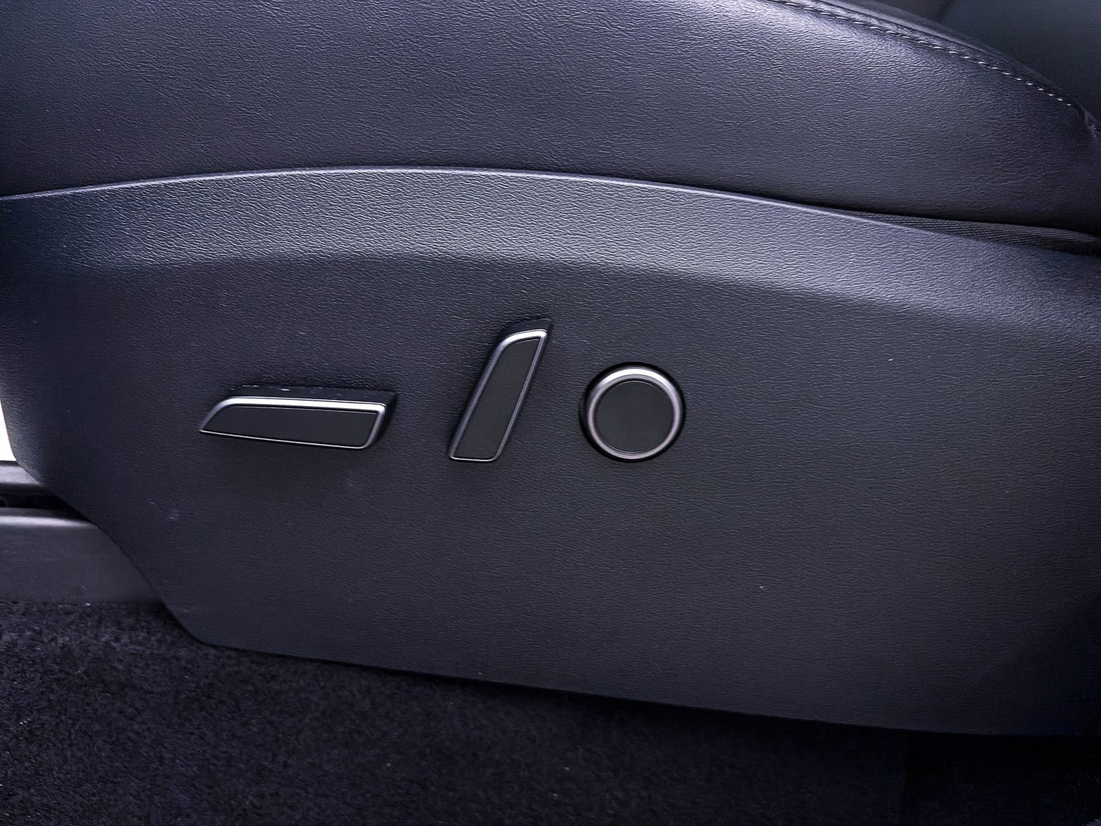 Used 2023 Tesla Model Y Long Range image 30