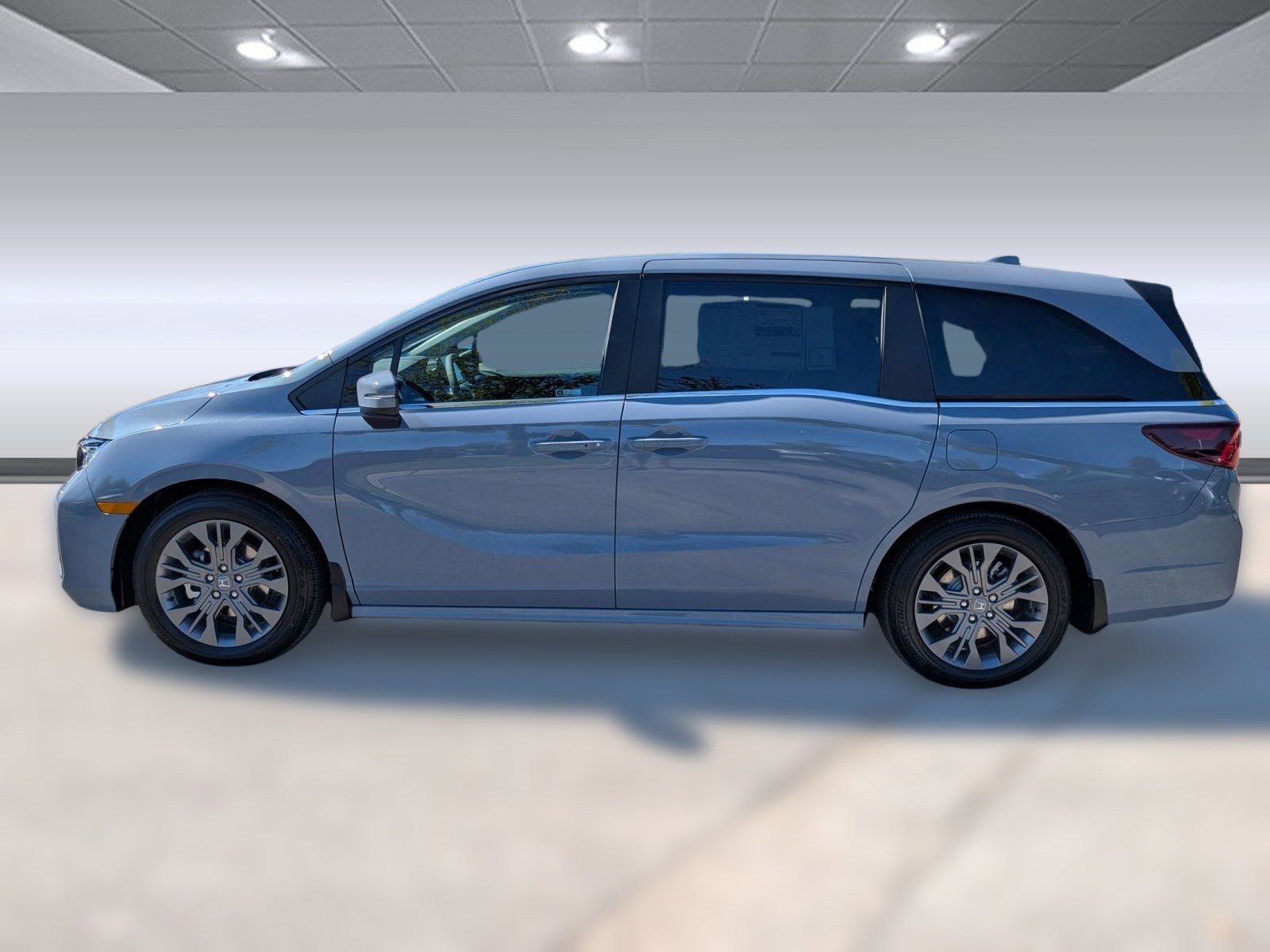 New 2026 Honda Odyssey Touring image 2