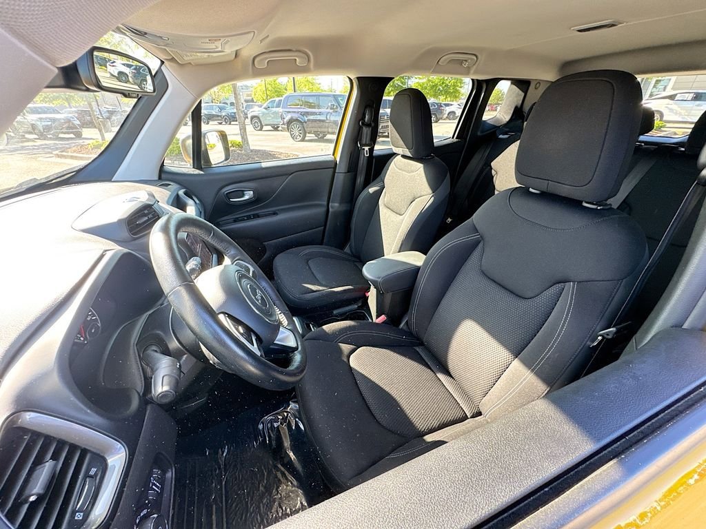Used 2023 Jeep Renegade Latitude w/ Premium Group image 10
