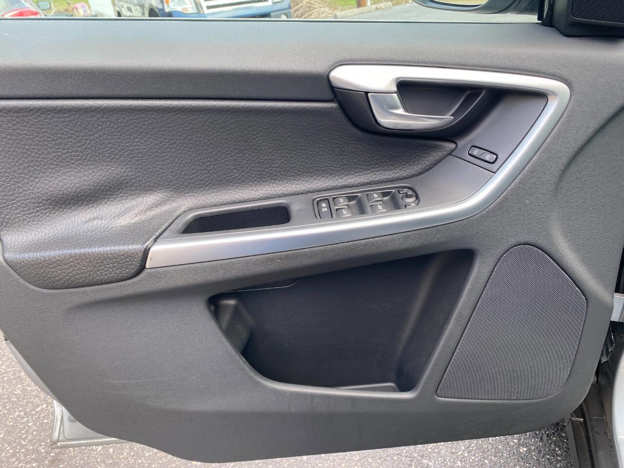 Used 2010 Volvo XC60 T6 image 11