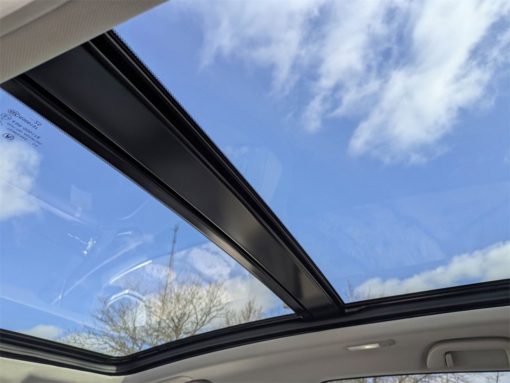 Certified 2025 Acura RDX w/ Technology Package image 15