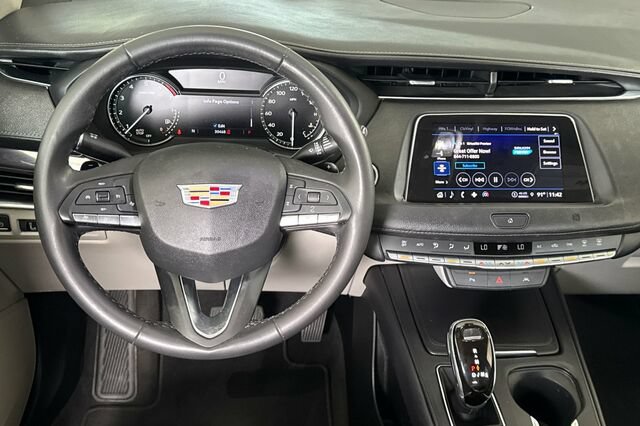 Used 2021 Cadillac XT4 Luxury w/ Driver Awareness Package FWD image 14