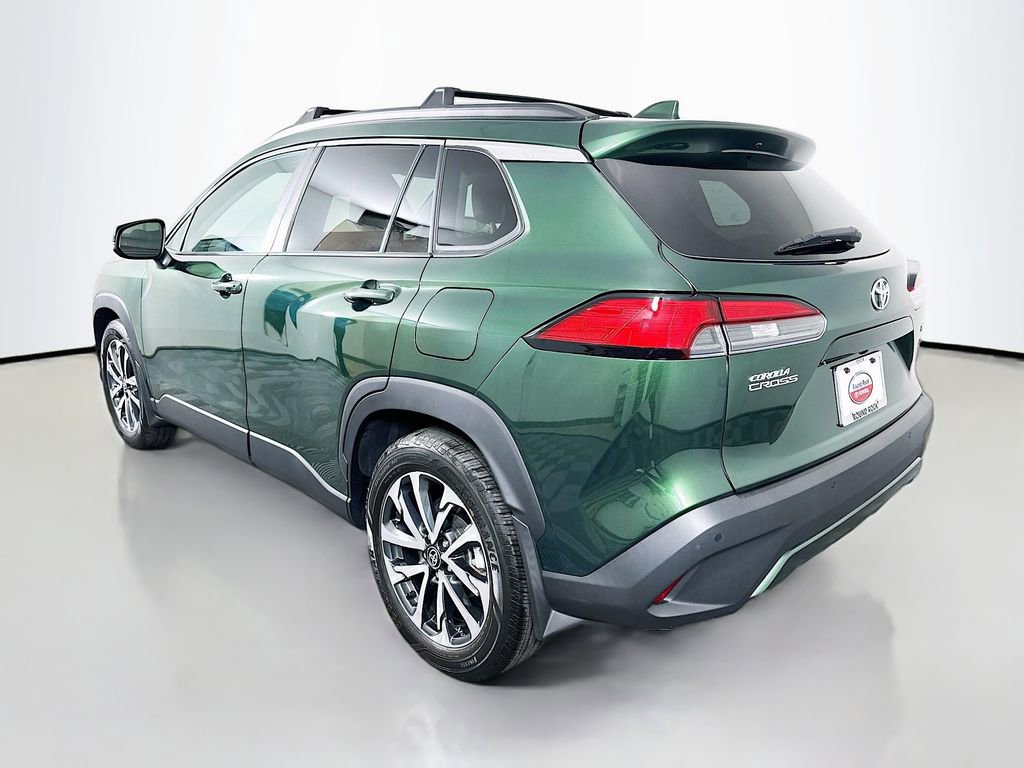 Used 2022 Toyota Corolla Cross XLE image 7