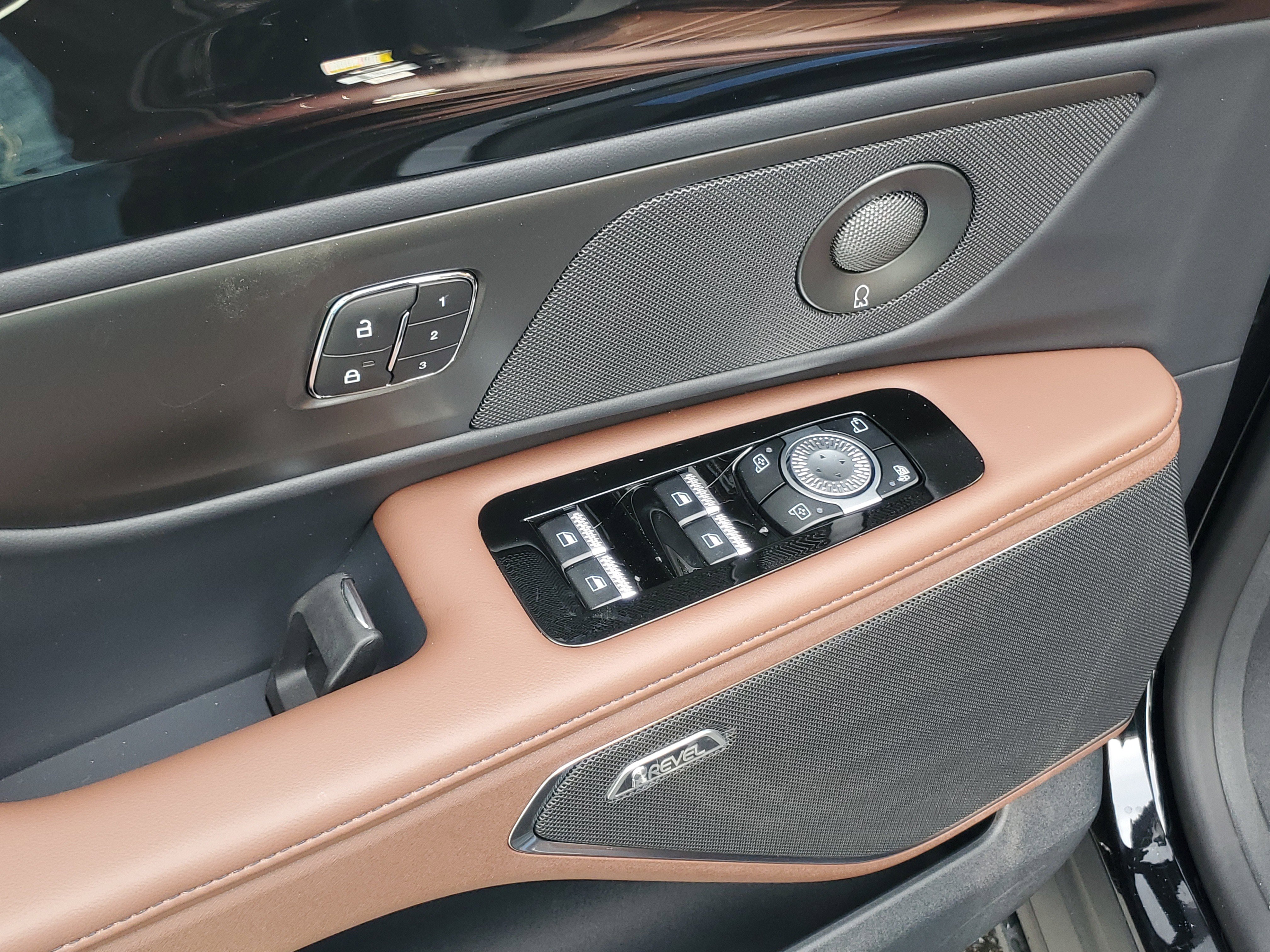 New 2026 Lincoln Nautilus Reserve w/ Jet Appearance Package AWD/4WD image 9