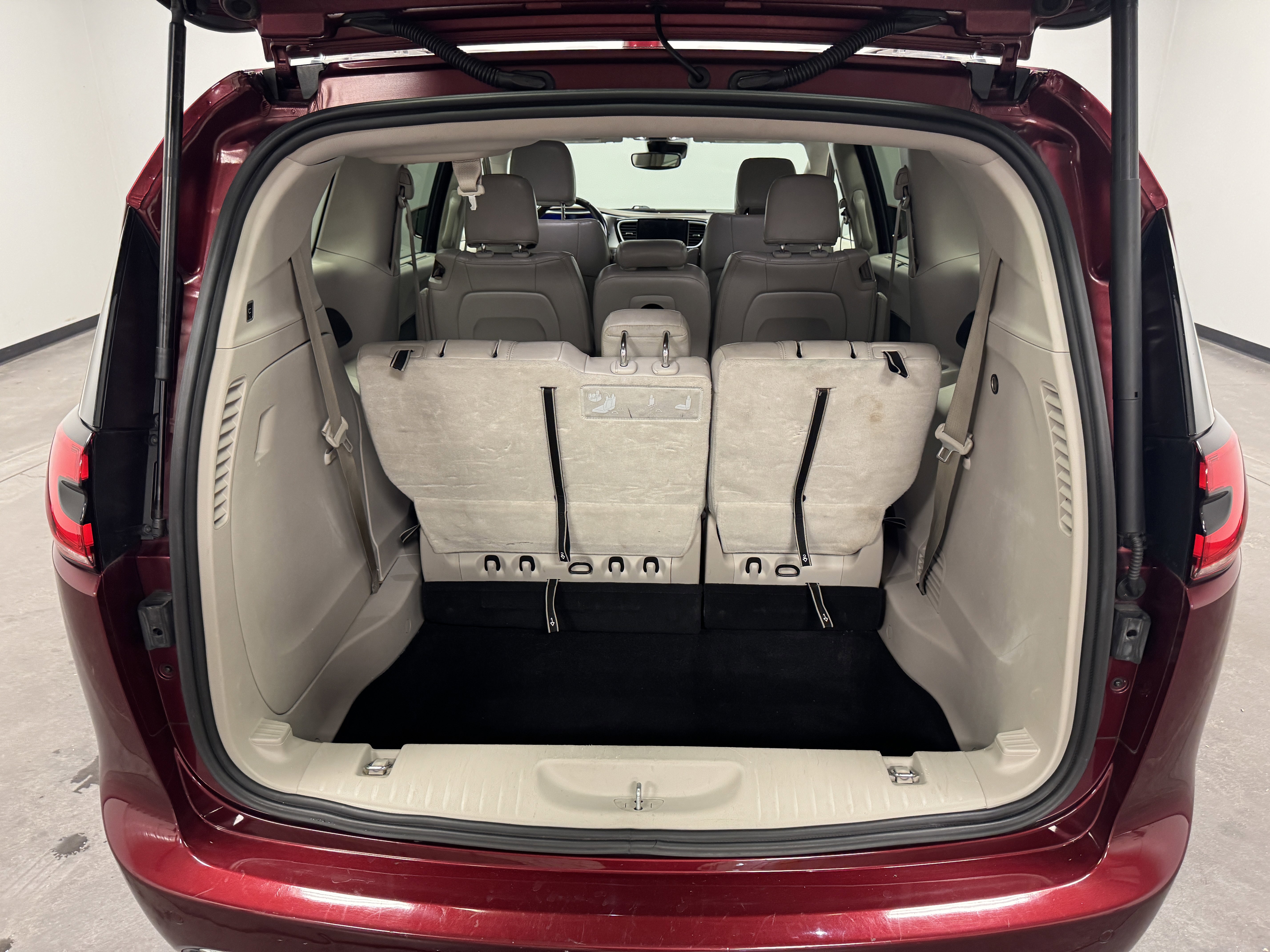 Used 2021 Chrysler Pacifica Touring-L image 12