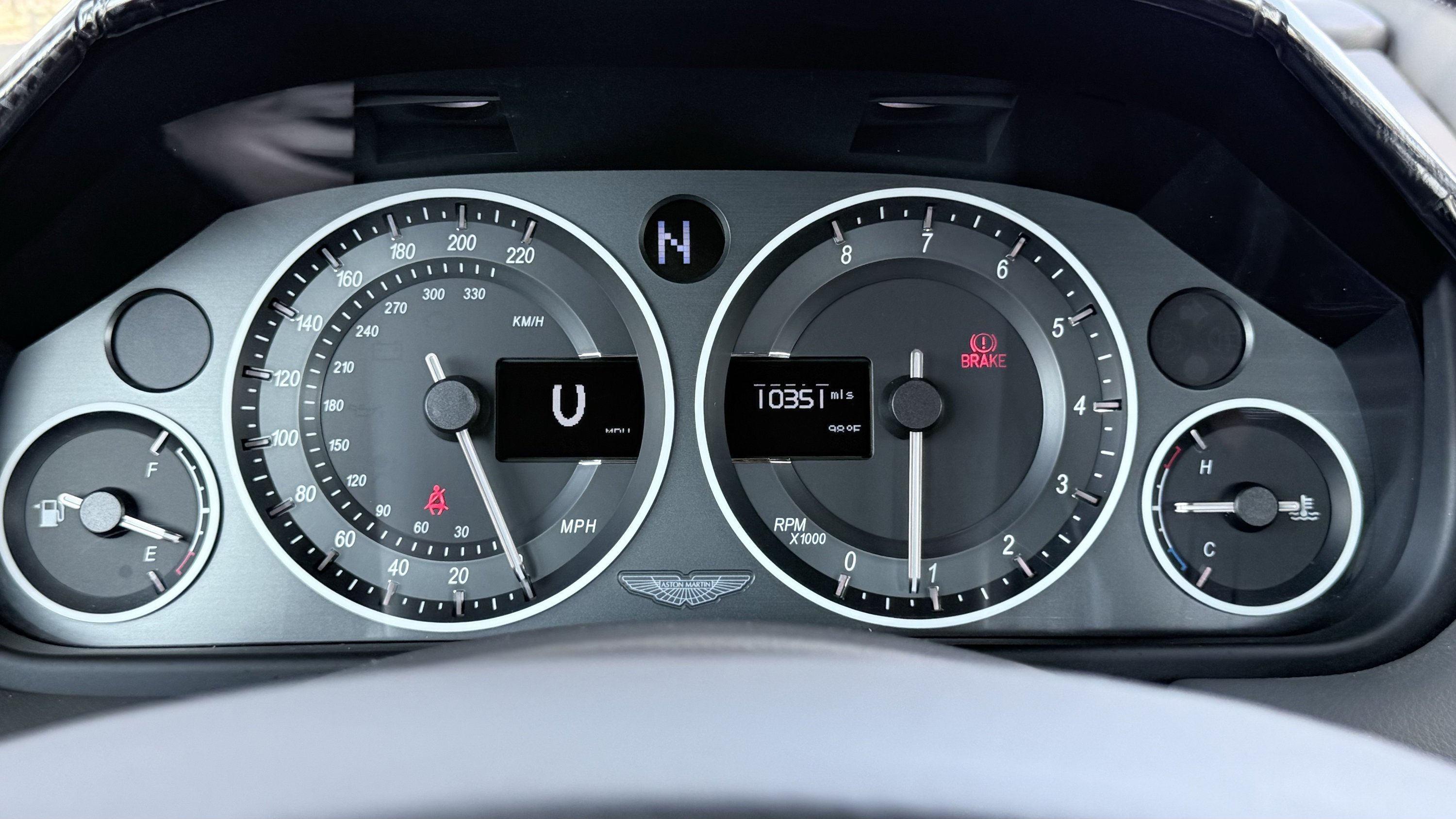 Used 2015 Aston Martin V12 Vantage S RWD image 39