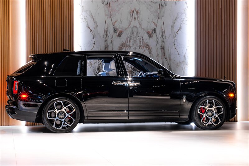 Used 2023 Rolls-Royce Cullinan Black Badge w/ Dark Exterior Package AWD/4WD image 5