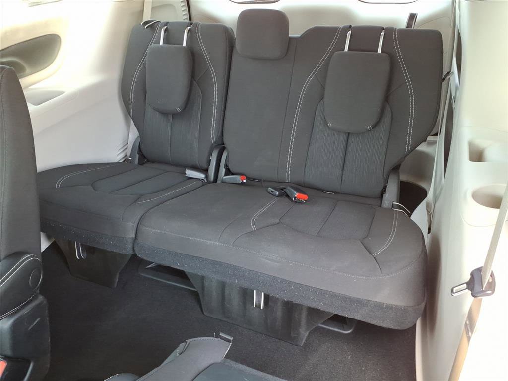 Used 2023 Chrysler Voyager LX image 13