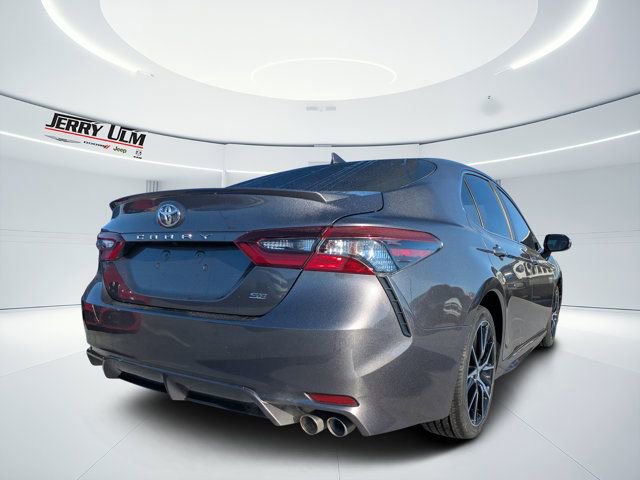 Used 2021 Toyota Camry SE image 3