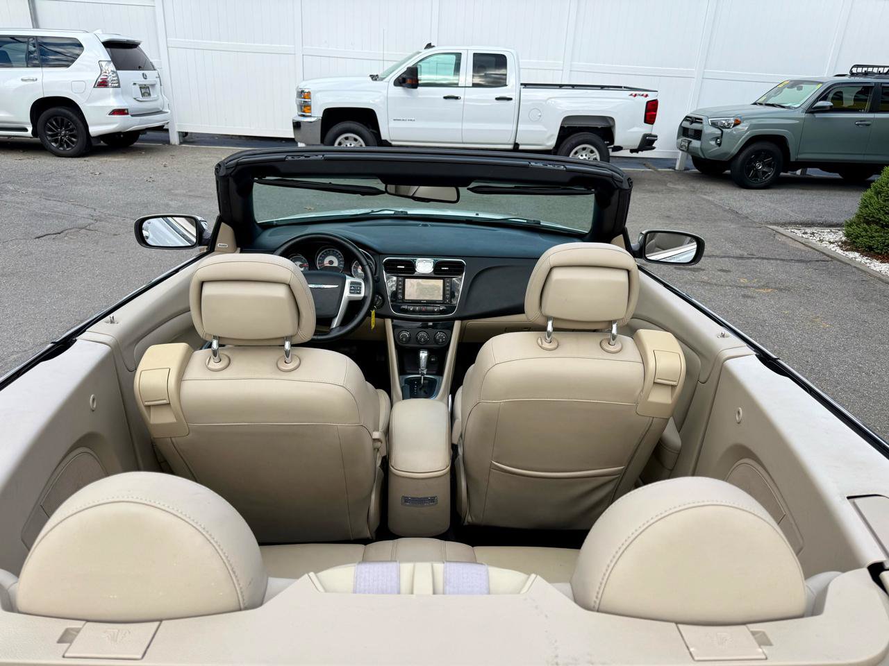 Used 2011 Chrysler 200 Limited FWD image 23
