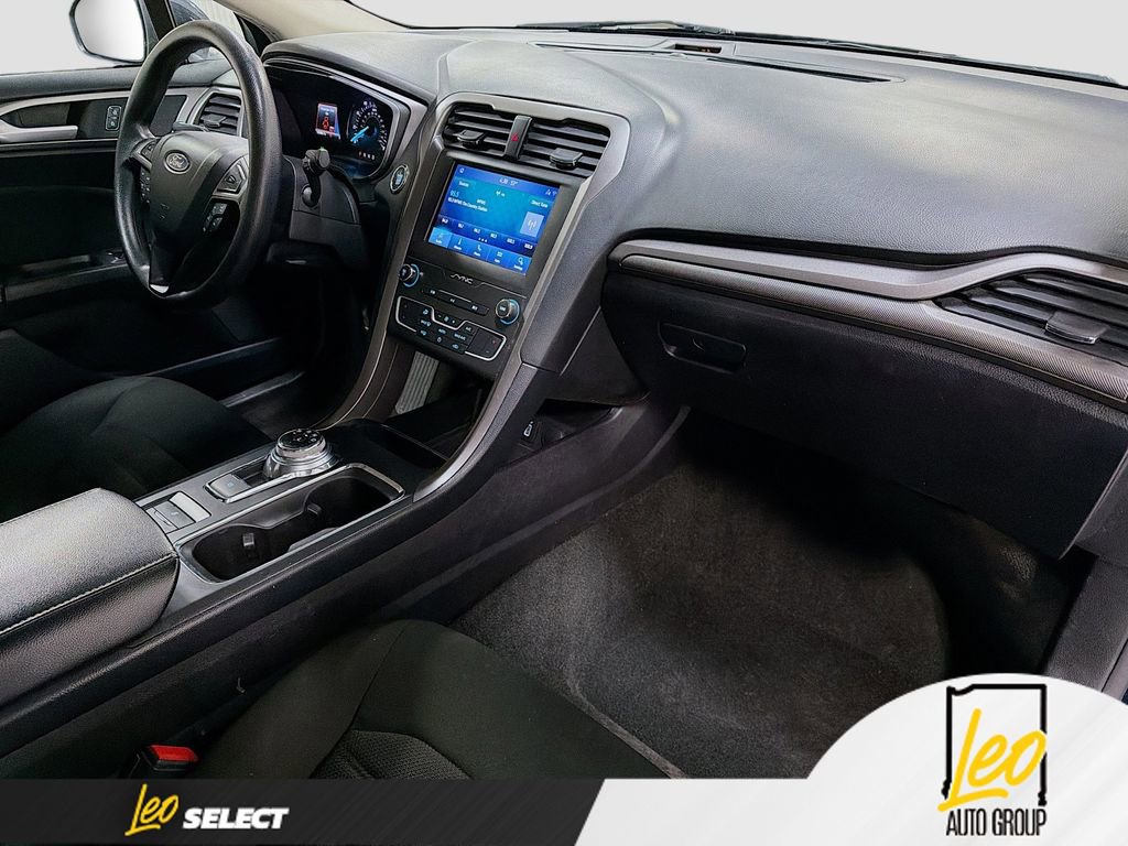 Used 2020 Ford Fusion SE image 27
