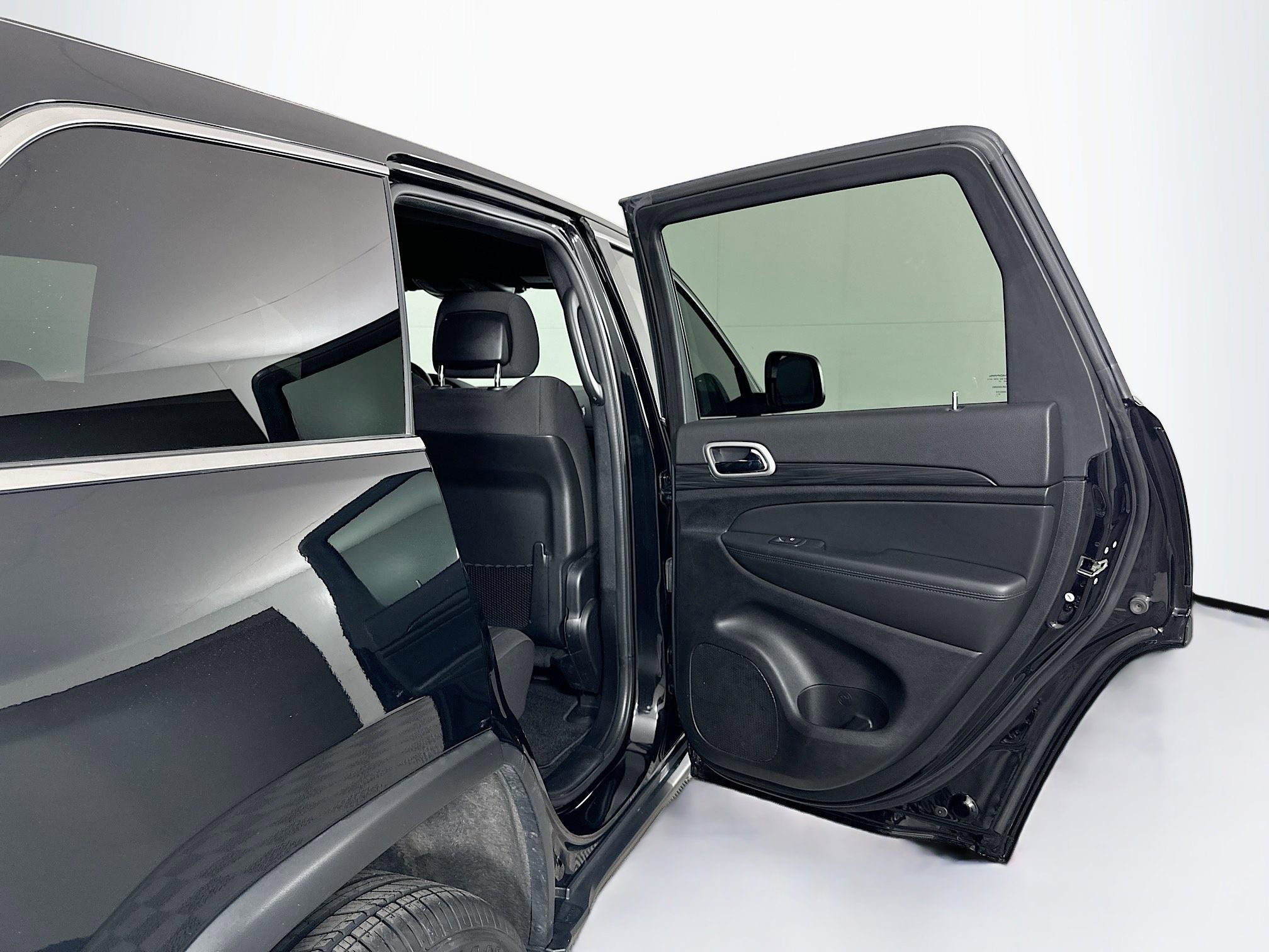 Used 2022 Jeep Grand Cherokee Laredo E w/ Security & Convenience Group image 30