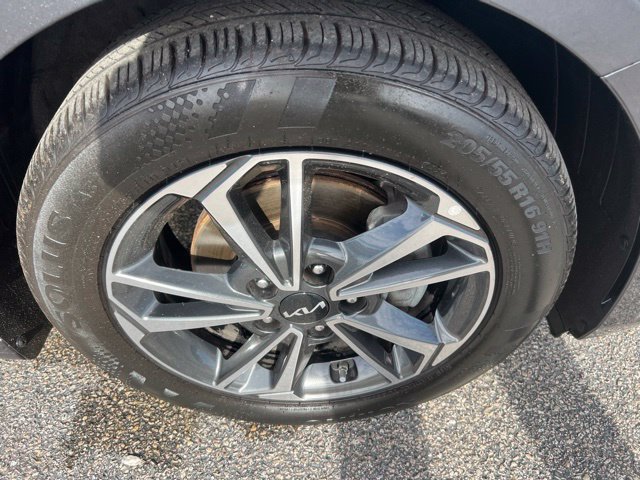 Used 2024 Kia Forte LXS FWD image 3