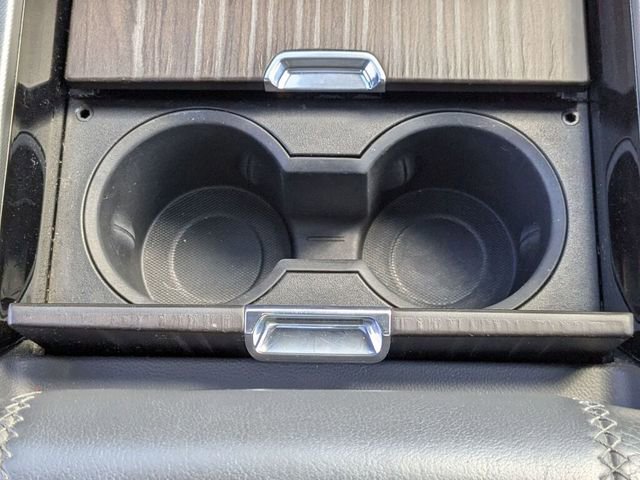 Used 2022 GMC Yukon XL Denali w/ Denali Premium Package image 18