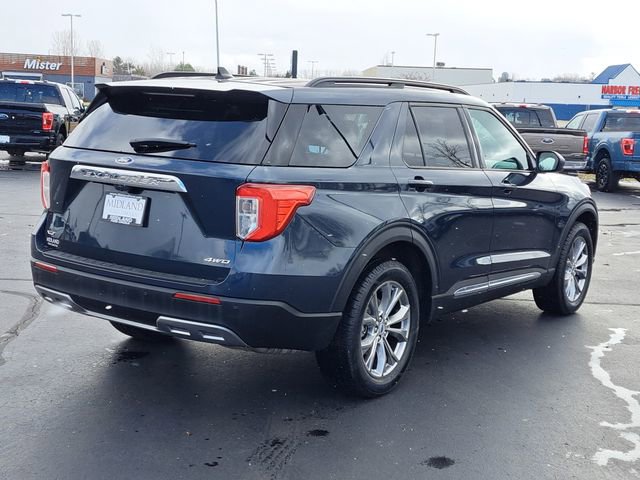 Certified 2022 Ford Explorer XLT w/ Equipment Group 202A image 3