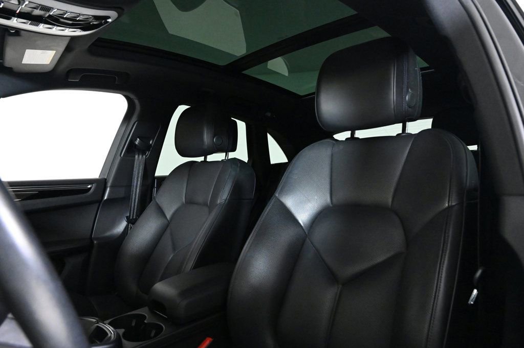 Certified 2023 Porsche Macan S image 5