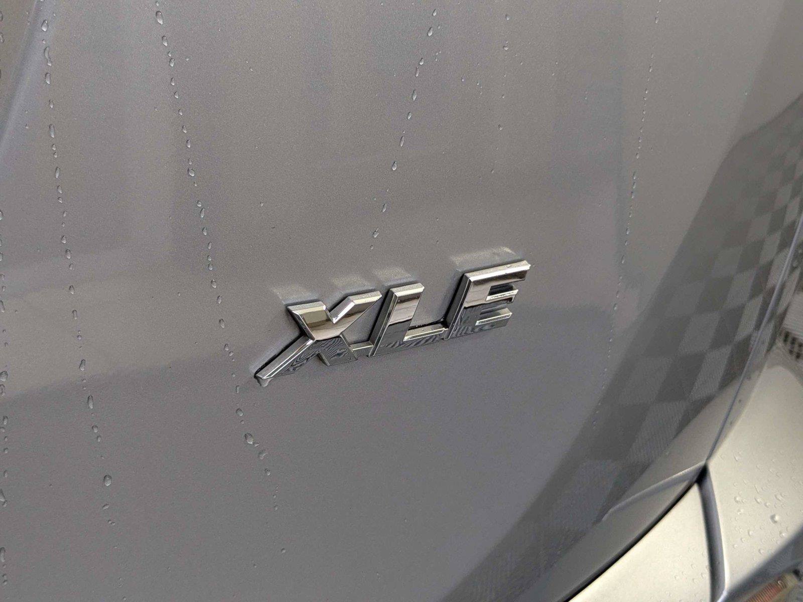 Used 2018 Toyota RAV4 XLE FWD image 8