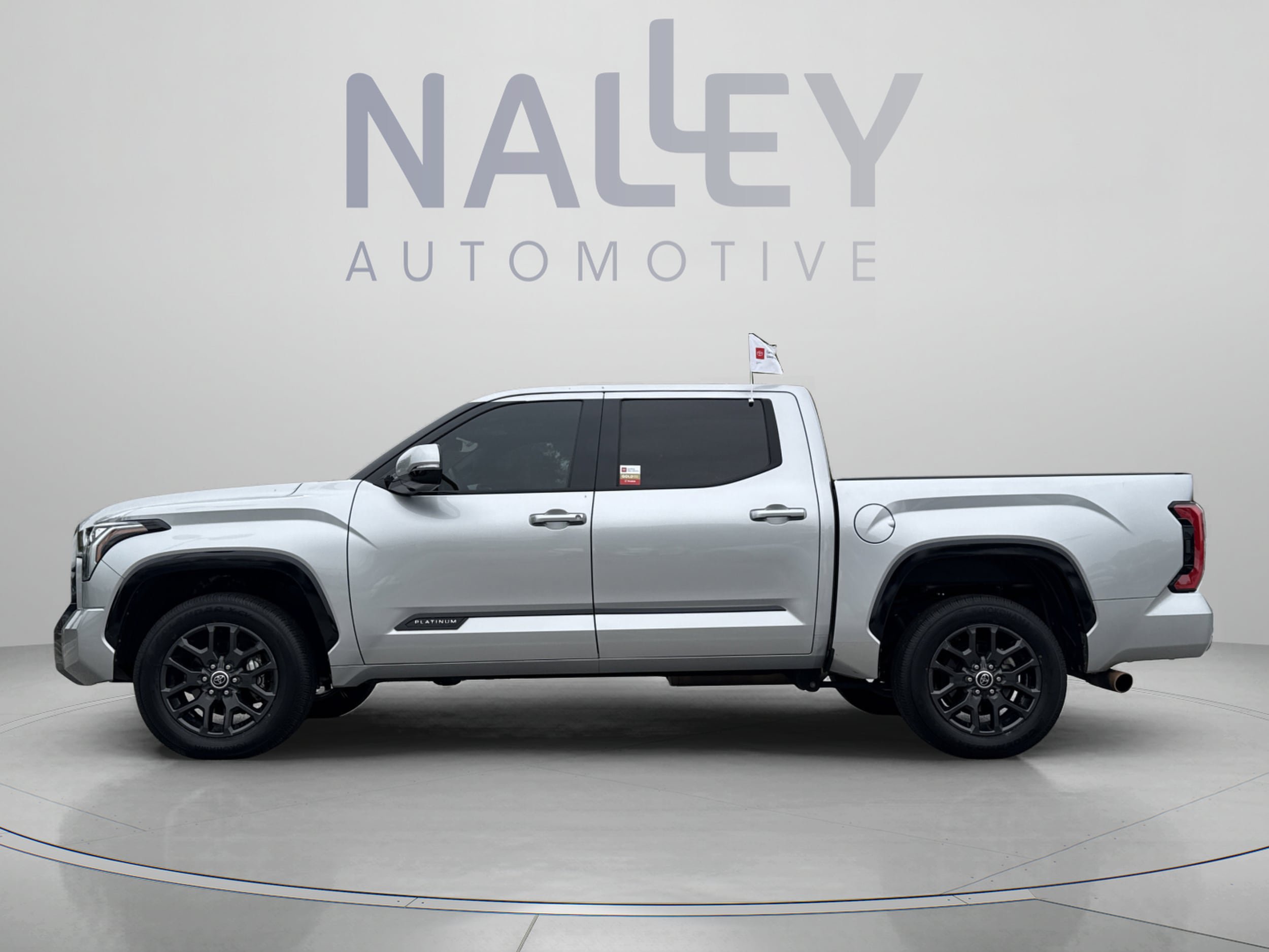 Used 2023 Toyota Tundra Platinum AWD/4WD image 2