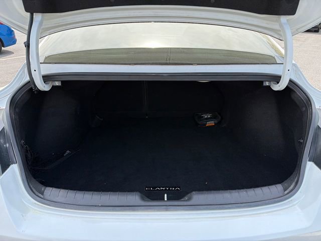Used 2021 Hyundai Elantra Limited image 18