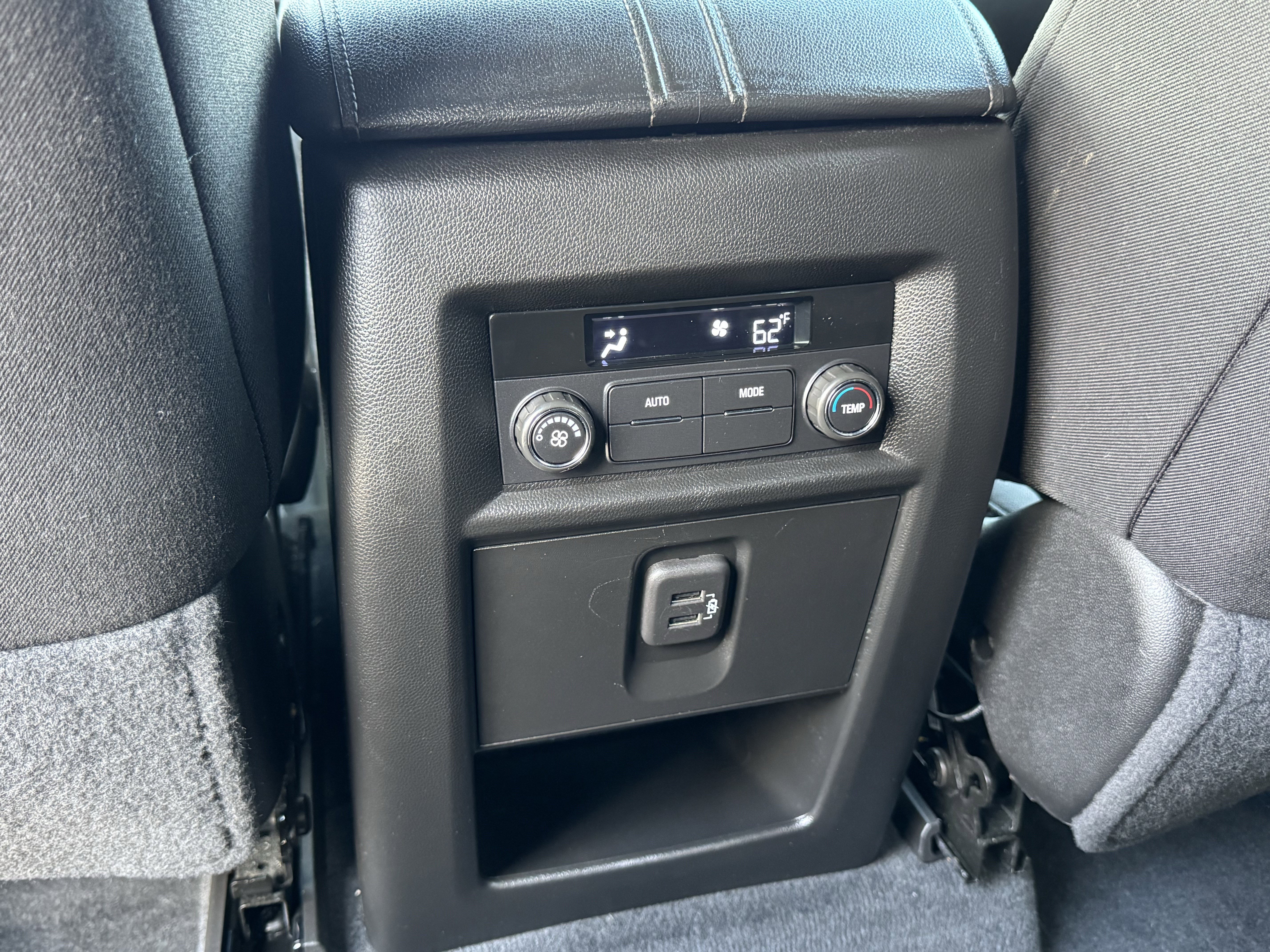 Used 2023 Chevrolet Traverse LT image 34