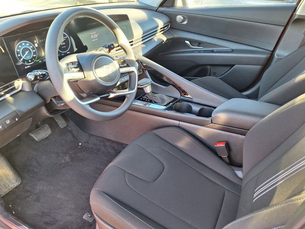 Used 2024 Hyundai Elantra Blue image 10
