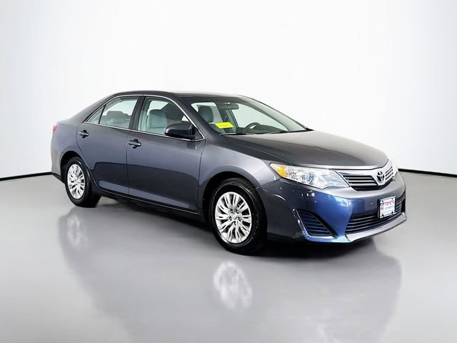 Used 2014 Toyota Camry L image 10