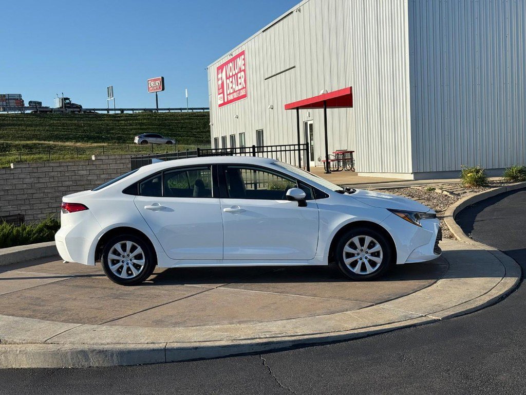 Certified 2025 Toyota Corolla LE image 2