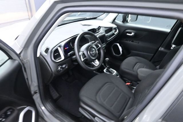 Used 2019 Jeep Renegade Latitude FWD image 9