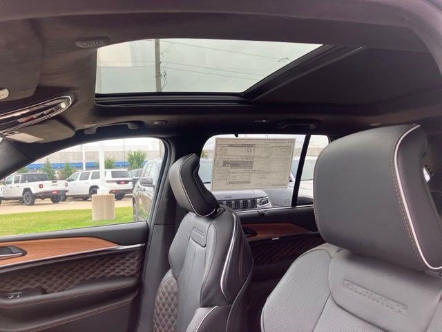 New 2026 Jeep Grand Cherokee Summit AWD/4WD image 13
