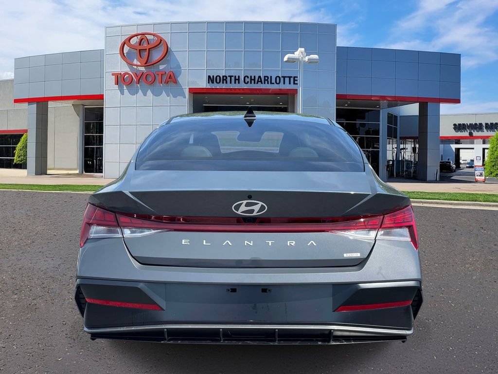 Used 2025 Hyundai Elantra Limited FWD image 6