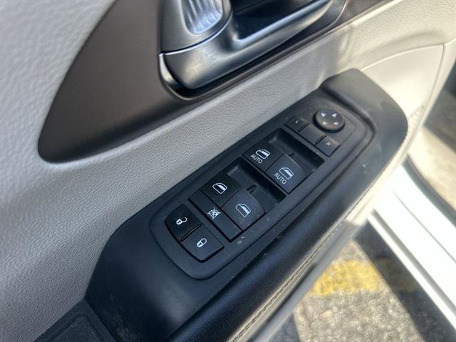 Used 2022 Chrysler Voyager LX FWD image 38