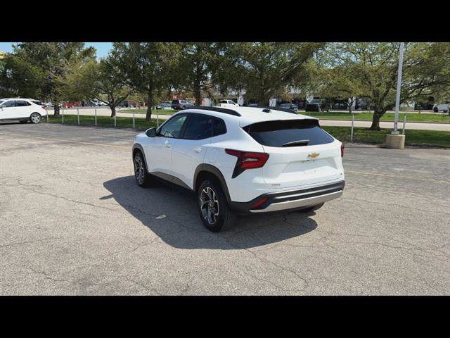 Used 2024 Chevrolet Trax LT w/ Driver Confidence Package FWD image 33