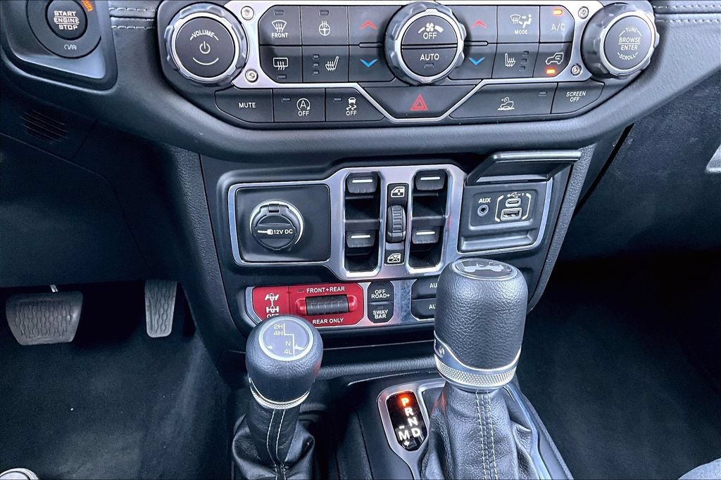 Used 2025 Jeep Wrangler Unlimited Rubicon w/ Convenience Group AWD/4WD image 12