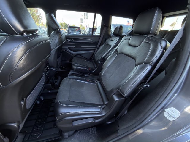 Used 2025 Jeep Grand Cherokee L Altitude AWD/4WD image 28