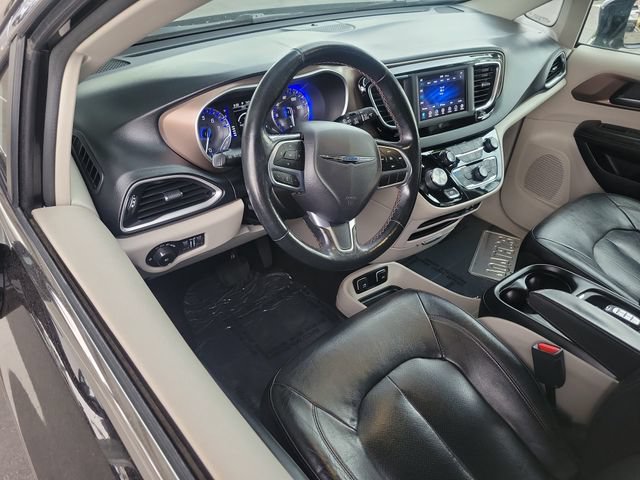 Used 2019 Chrysler Pacifica Touring-L FWD image 6