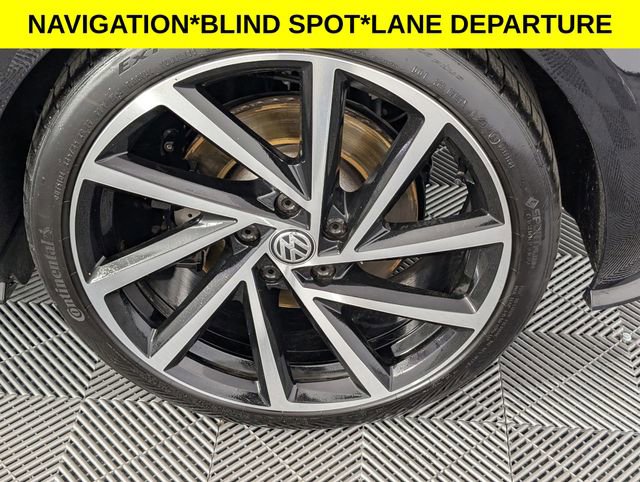 Used 2019 Volkswagen Golf R 4-Door image 8