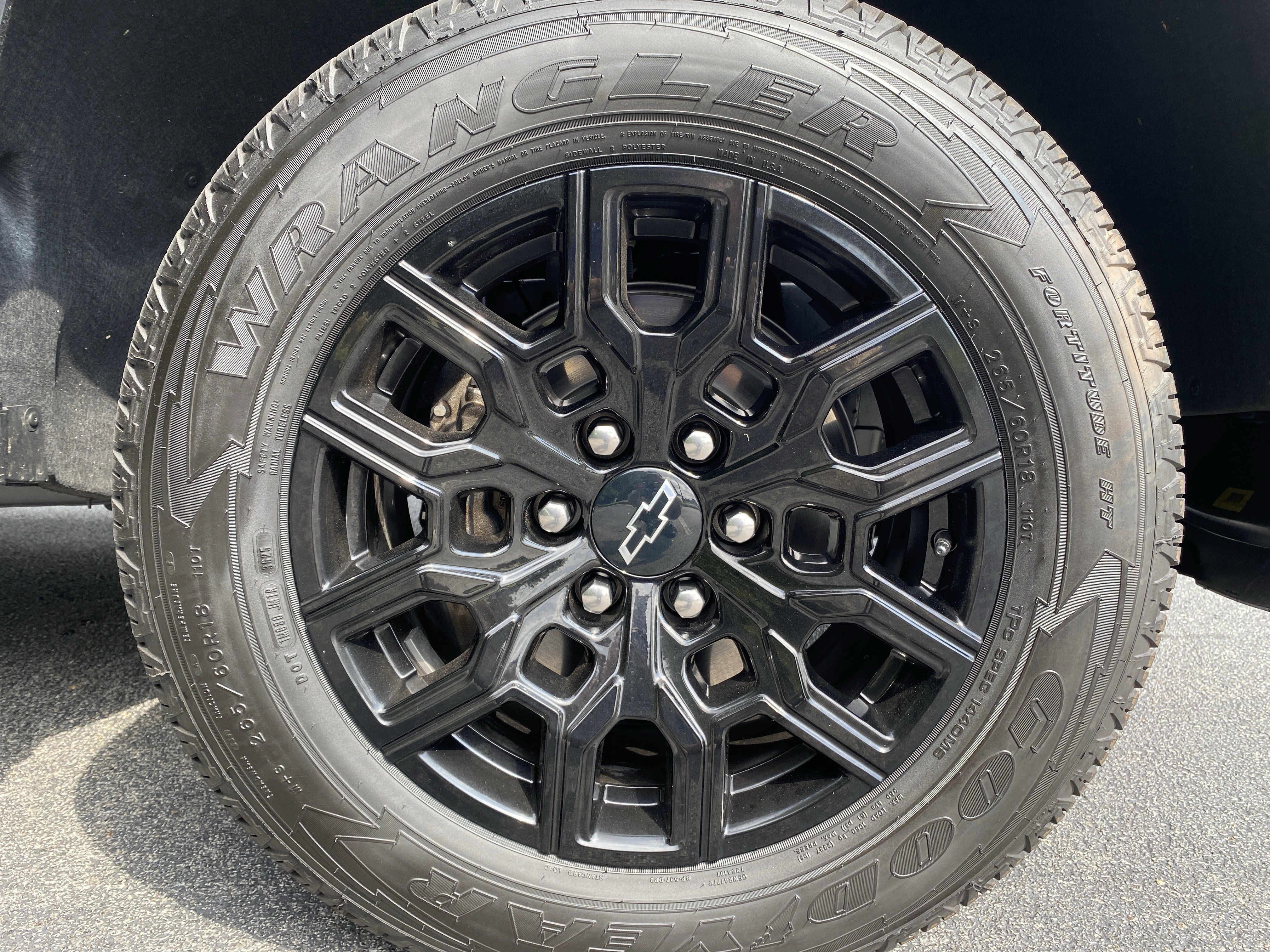 Used 2026 Chevrolet Colorado W/T RWD image 13