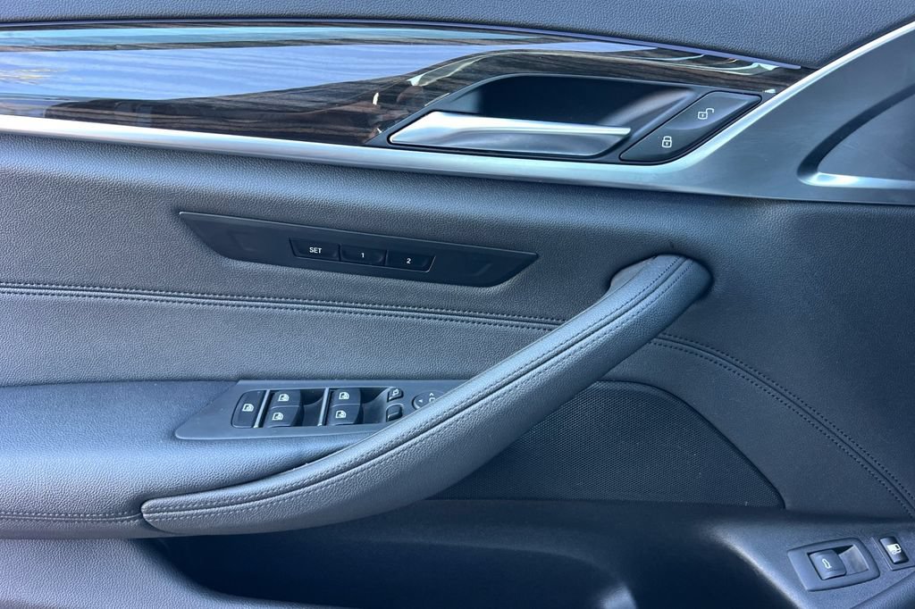 Used 2019 BMW 530e w/ Convenience Package RWD image 13