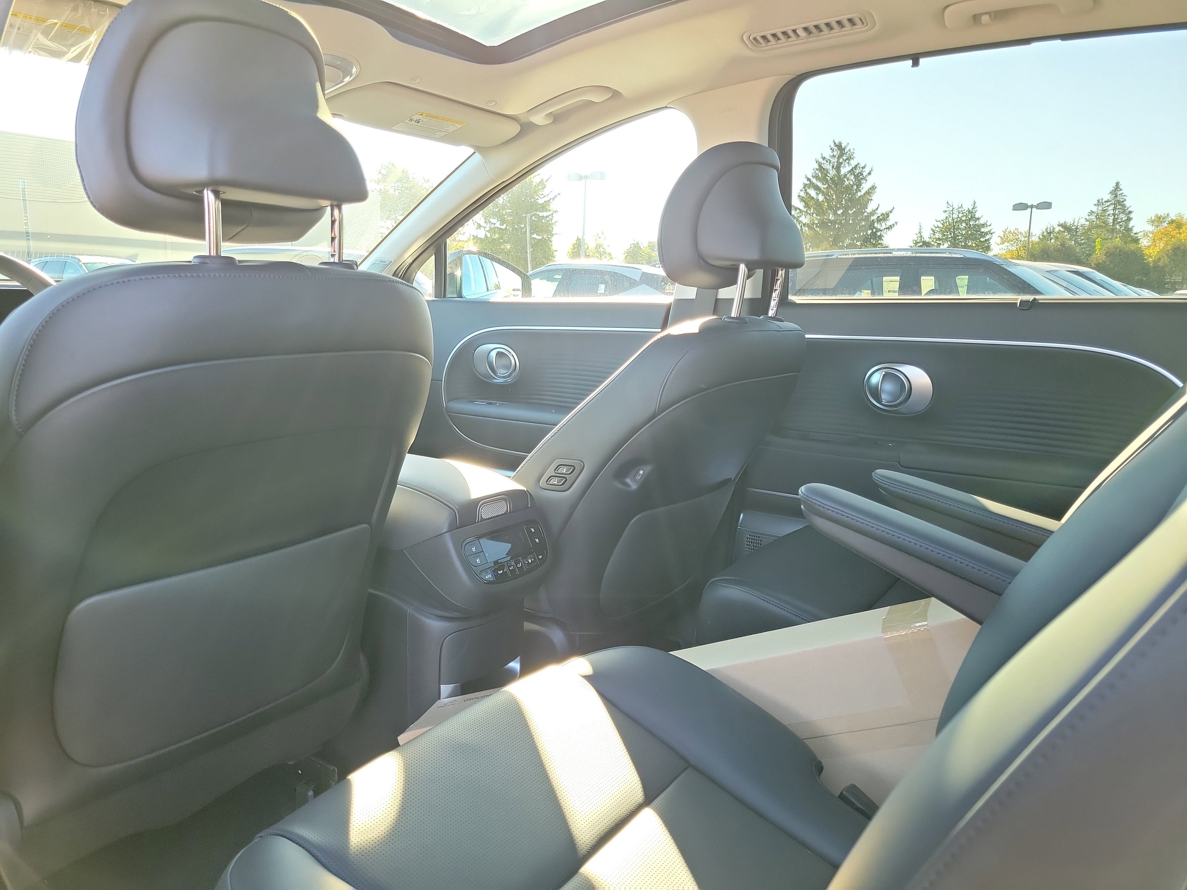 New 2026 Hyundai Ioniq 9 Limited image 14