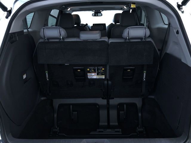 Used 2021 Toyota Sienna XLE image 32