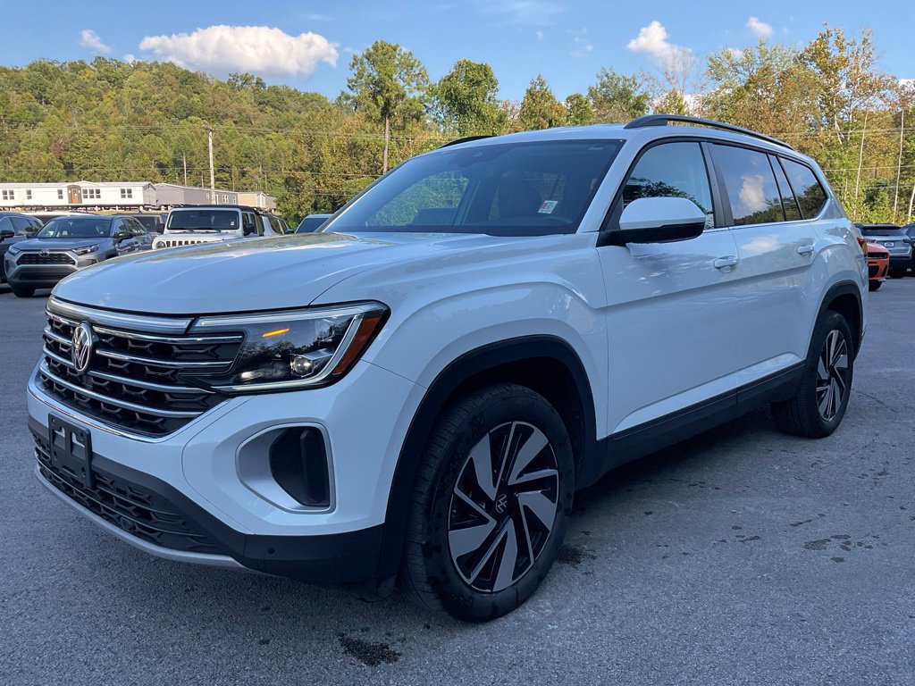 Used 2025 Volkswagen Atlas SE AWD/4WD image 3