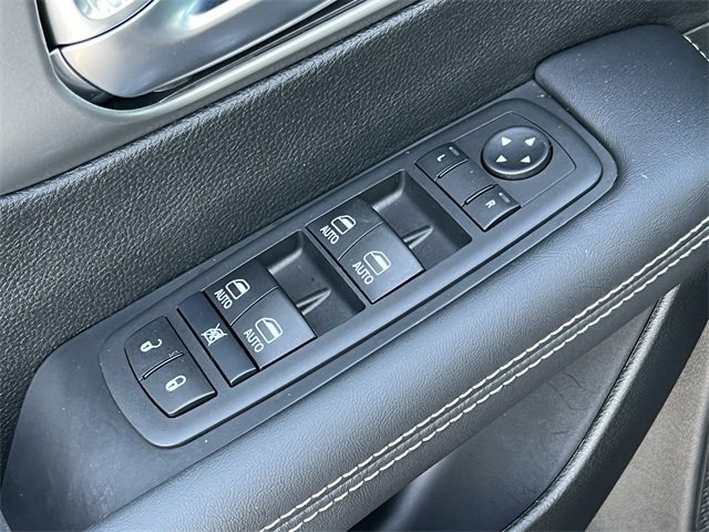 Certified 2026 Chrysler Pacifica Select w/ S Appearance Package image 18