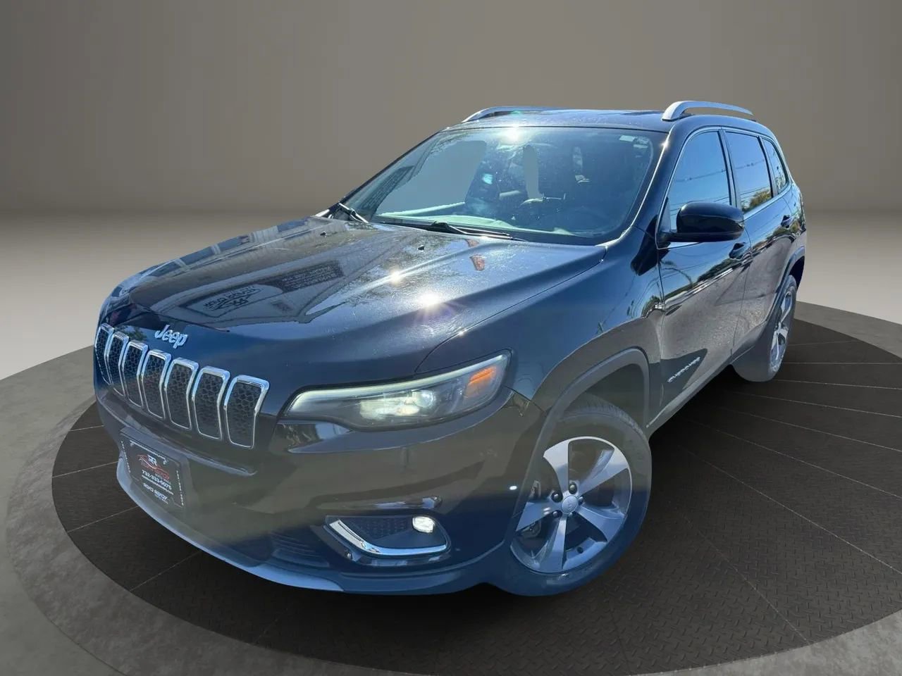 Used 2019 Jeep Cherokee Limited AWD/4WD image 2