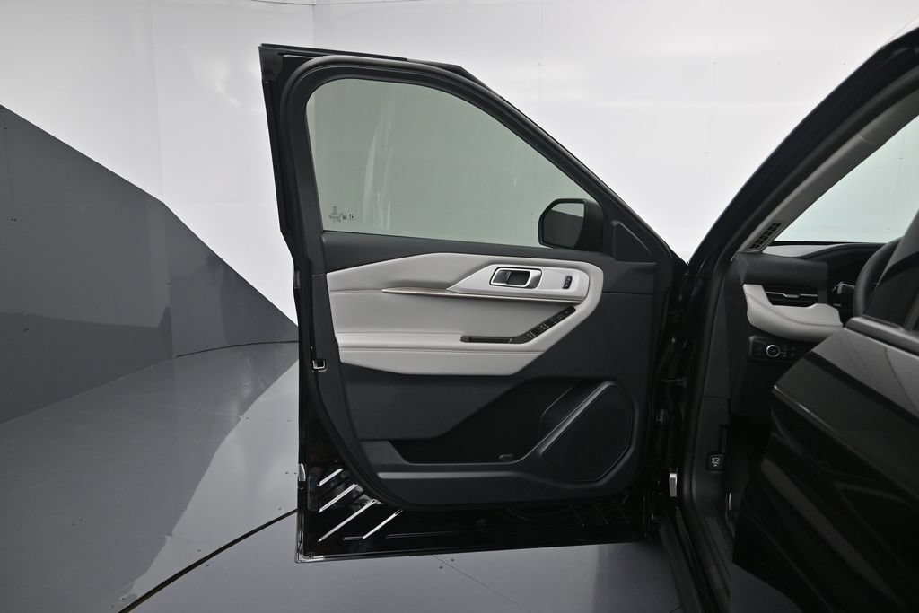New 2026 Ford Explorer Active w/ Active Comfort Package RWD image 10