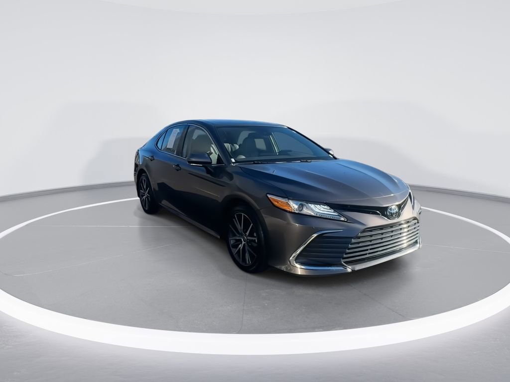 Used 2023 Toyota Camry XLE w/ Cold Weather Package FWD image 3